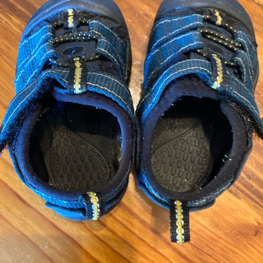 Keen Toddler Sandals (size 4) - Picture 3 of 7